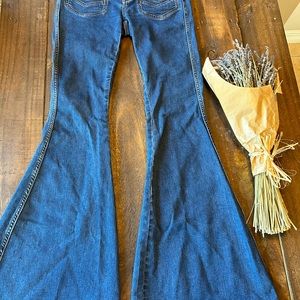 Free People Mid-rise Flare Jeans size 25
